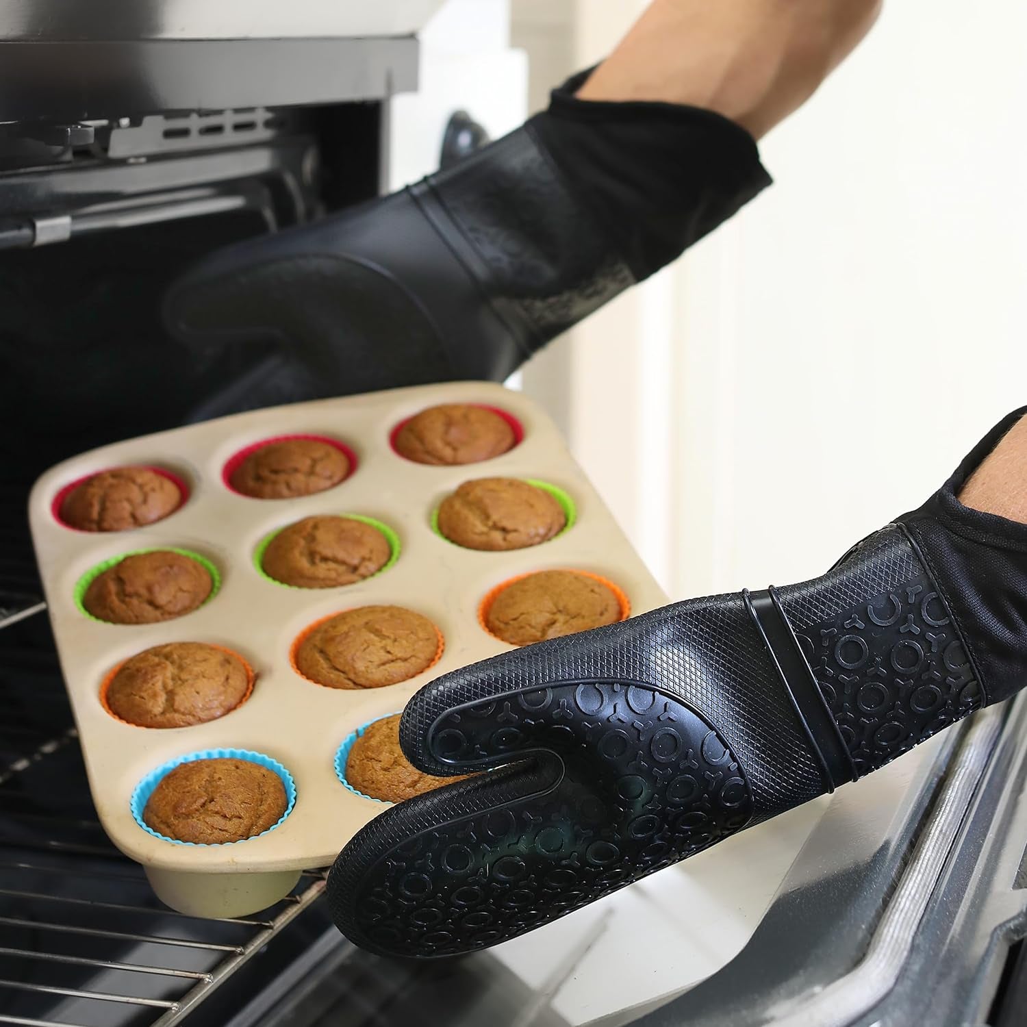 Extra Long Professional Silicone Oven Mitt, Oven Mitts with Quilted Liner, Heat Resistant Pot Holders, Flexible Oven Gloves, Black, 1 Pair, 14.7 Inch